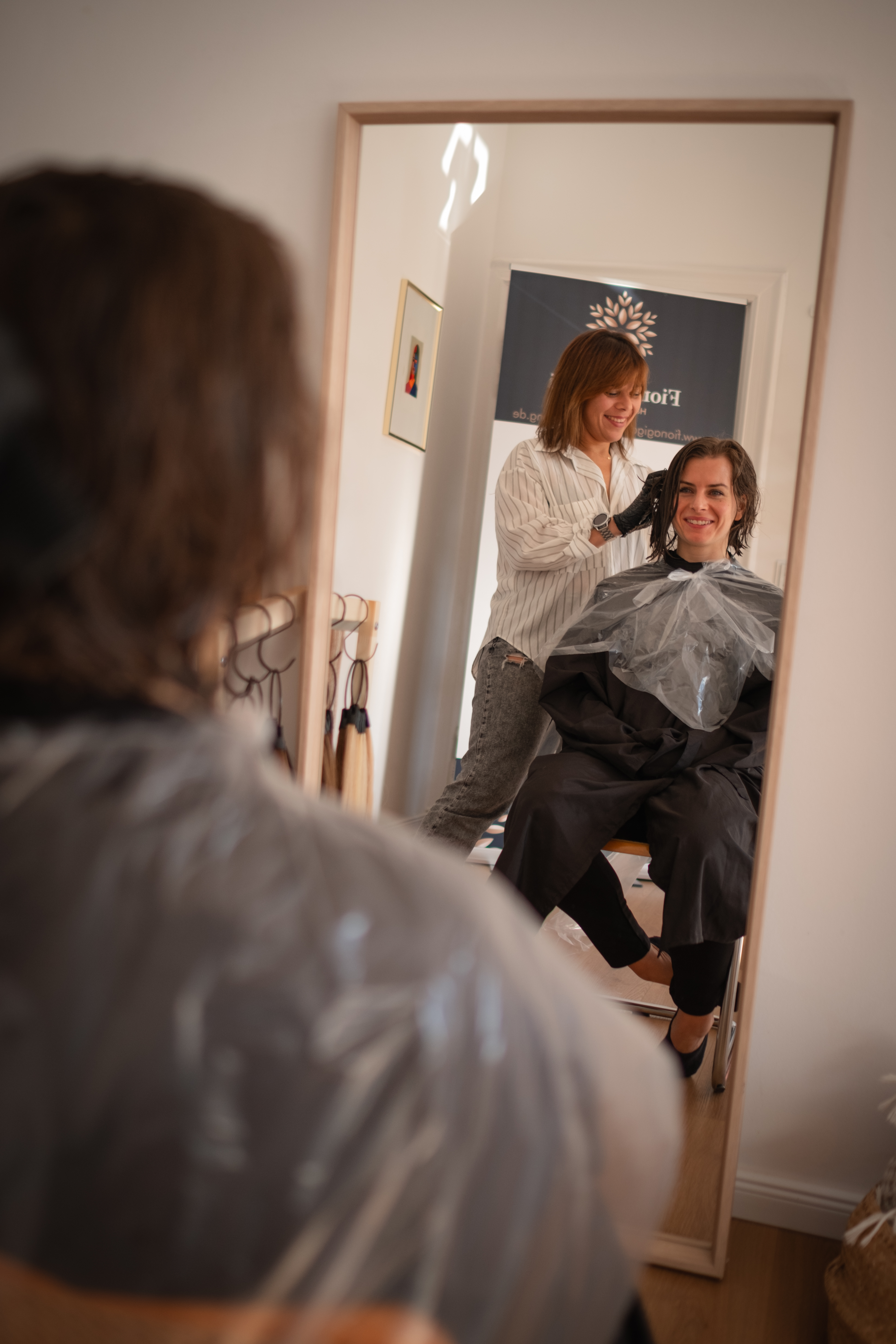 Professionelle Haarglättung und Anti-Frizz Behandlung in Berlin